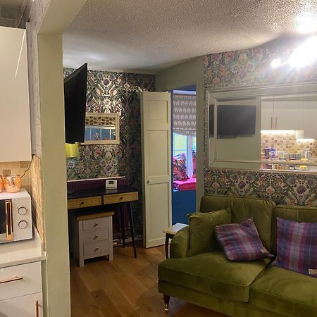 Quiet Lower Floor 2 Bed City Apartment With Private Patio Garden Bath Kültér fotó