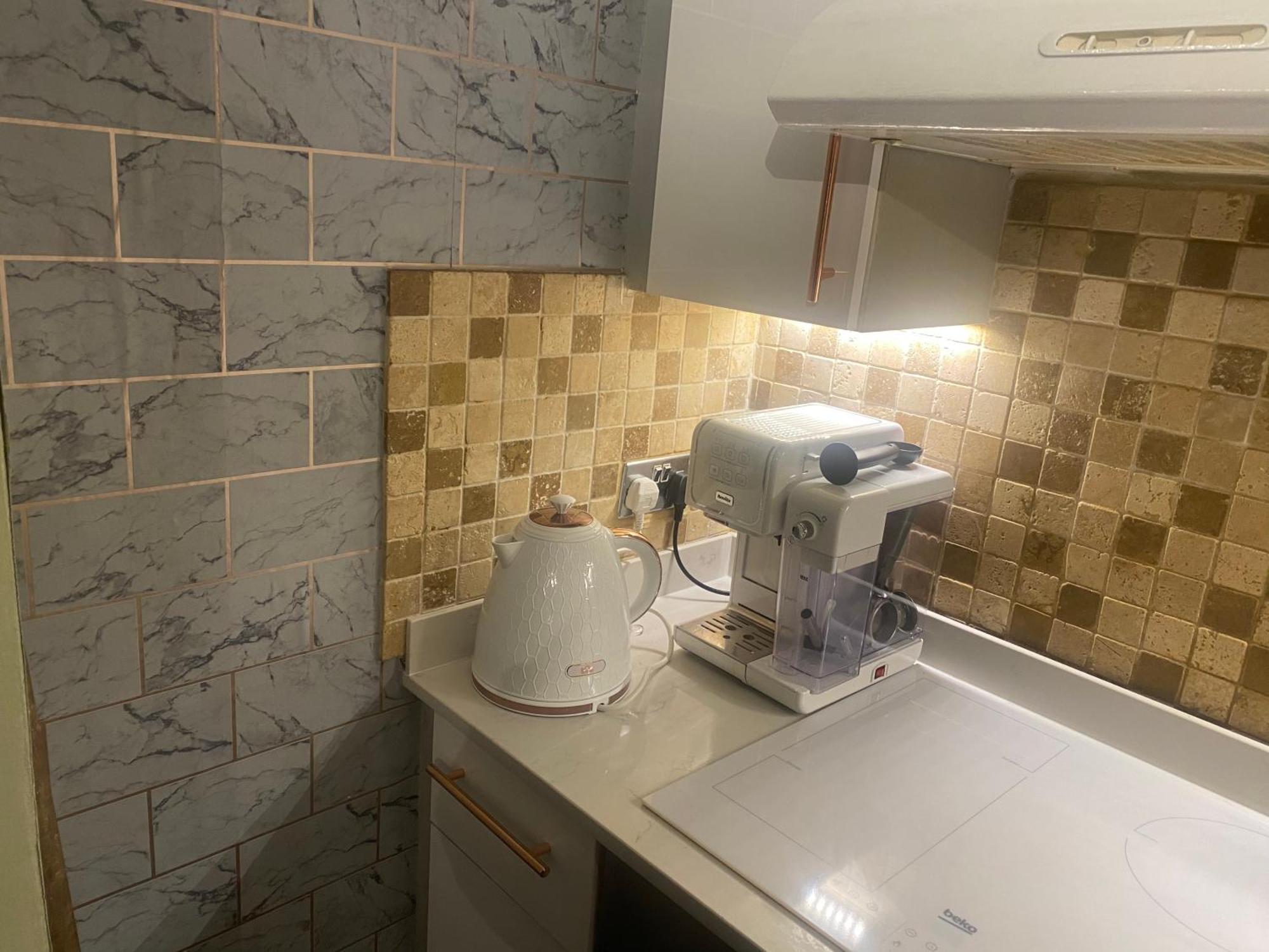 Quiet Lower Floor 2 Bed City Apartment With Private Patio Garden Bath Kültér fotó